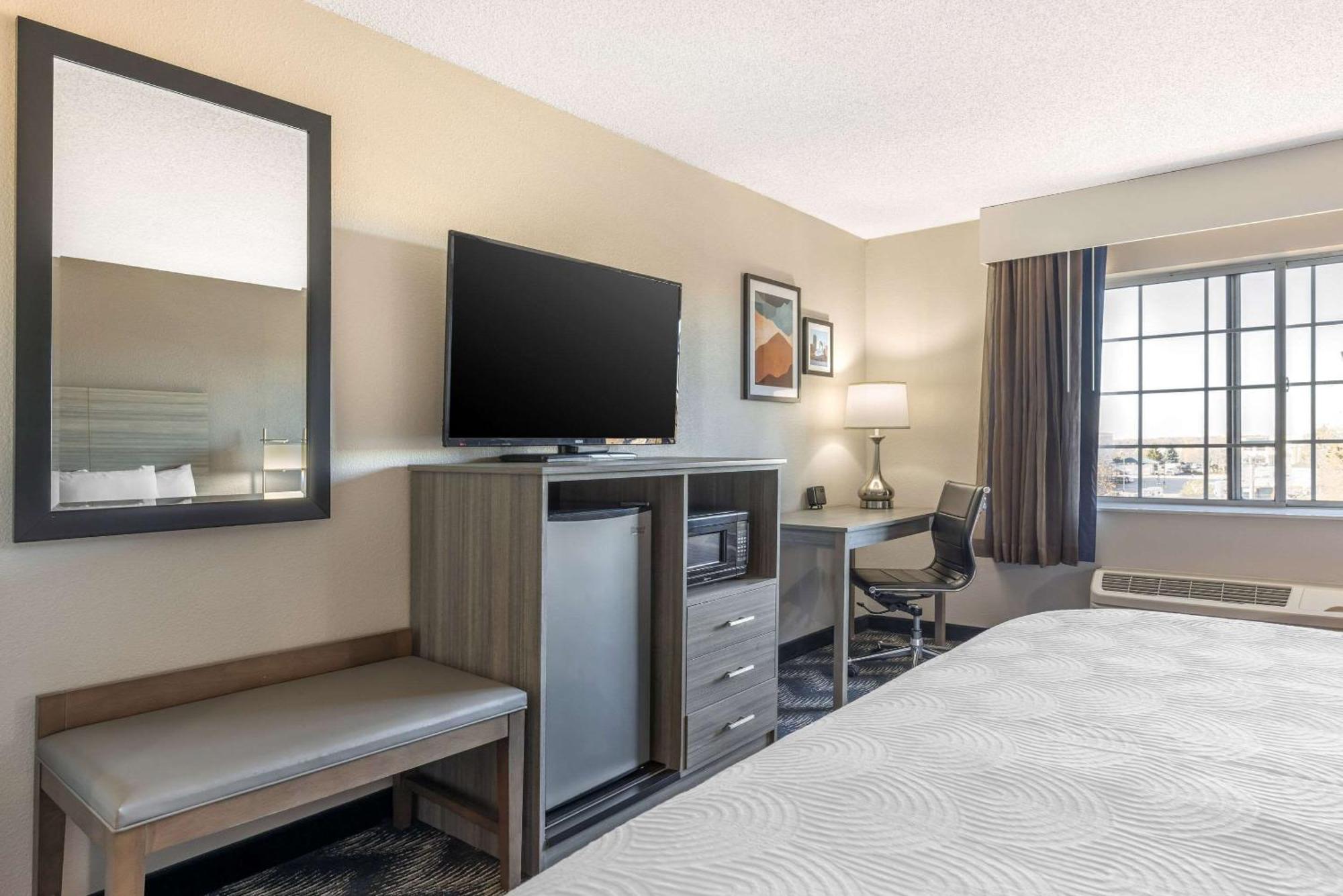 Country Inn & Suites By Radisson Bolingbrook, I-55 Exterior photo